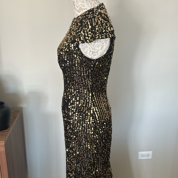 NWOT - MAC DUGGAL Metallic Cap-Sleeve Gown in Black Gold - Picture 11 of 16